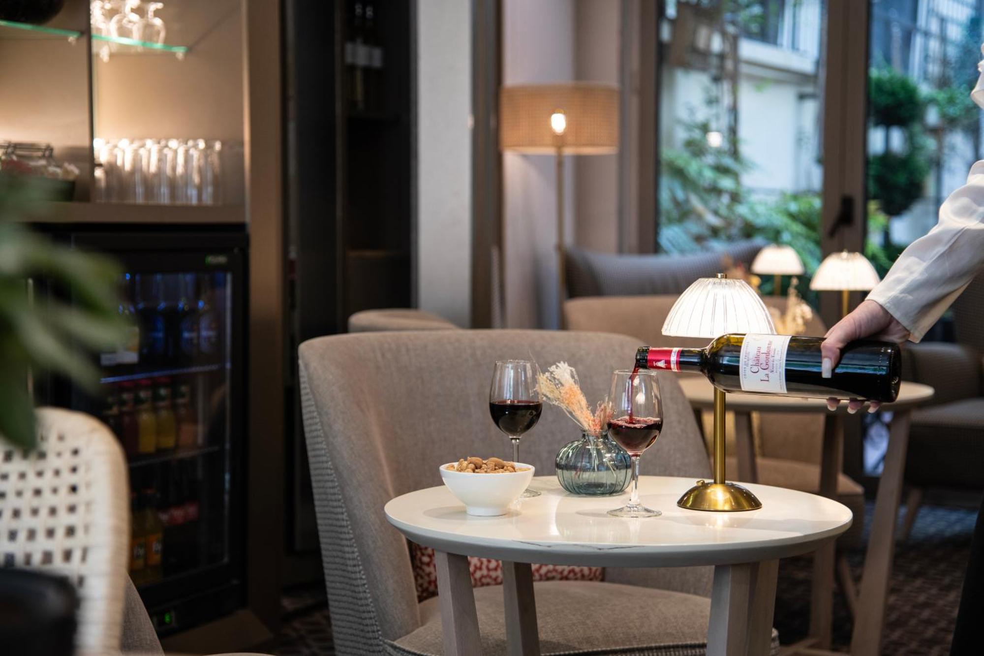 Hotel Mercure Montparnasse Raspail 4*